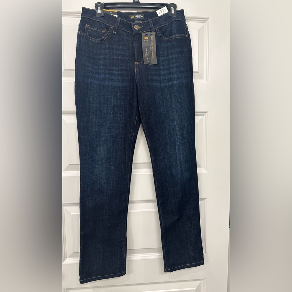 NWT ladies Lee straight leg jeans 8 Petite in dark wash